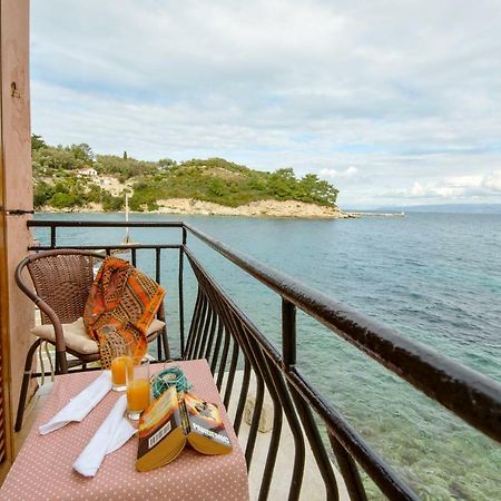 Mermaid Cottage Longos  Bagian luar foto