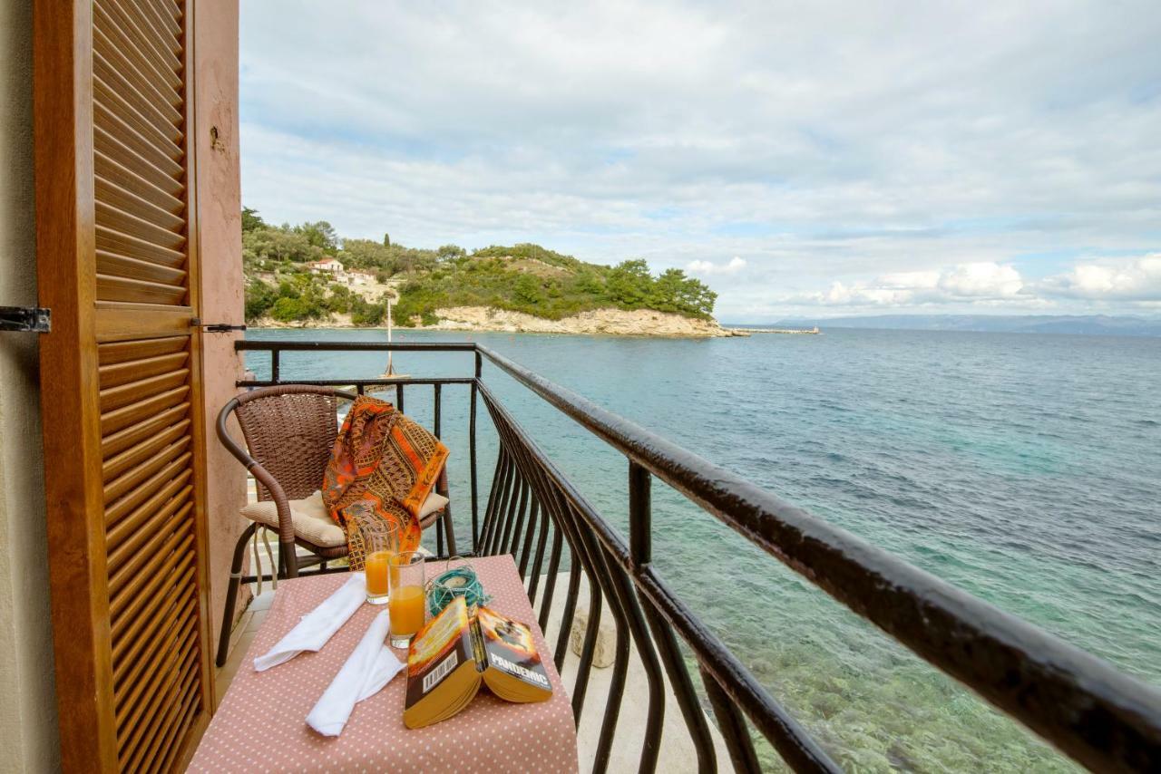Mermaid Cottage Longos  Bagian luar foto