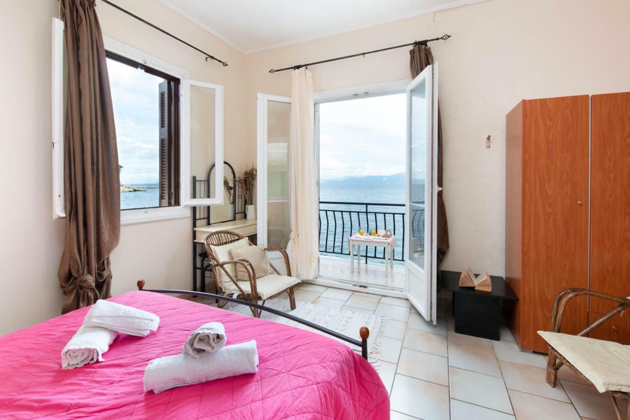 Mermaid Cottage Longos  Bagian luar foto