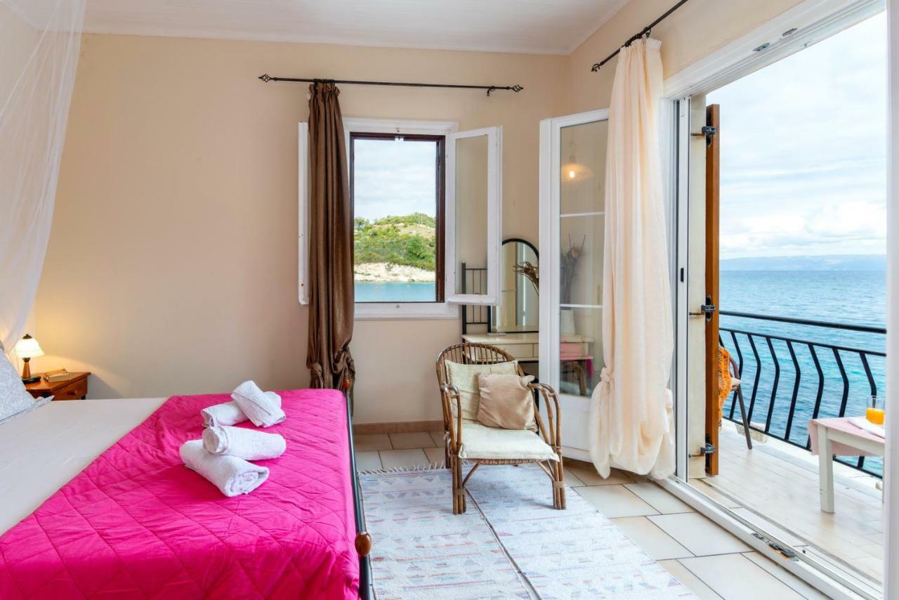 Mermaid Cottage Longos  Bagian luar foto