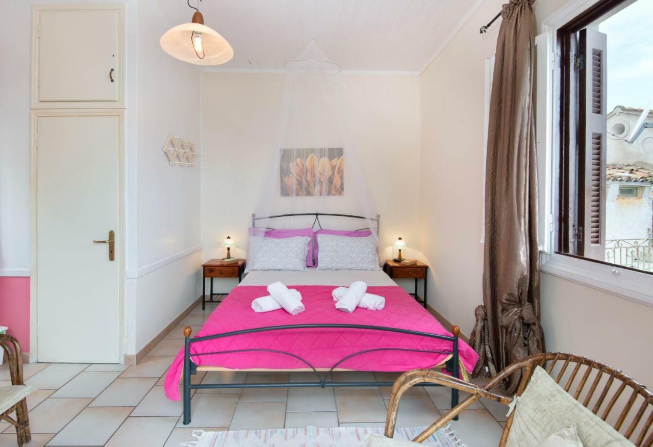 Mermaid Cottage Longos  Bagian luar foto